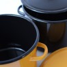 pot emaillé, intérieur noir